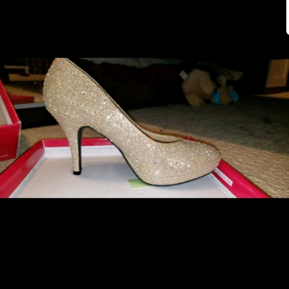 Silver Slipper Gold Heels - Picture 3 of 4